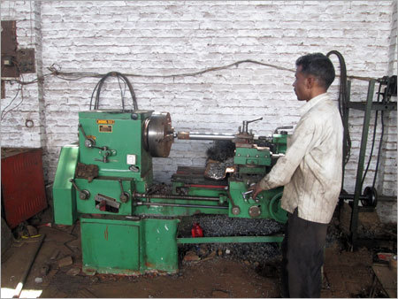 लेथ मशीन
