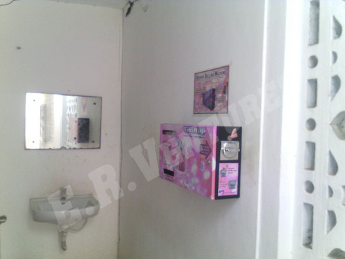 नई सैनिटरी नैपकिन बेचने/आपूर्ति करने की मशीन