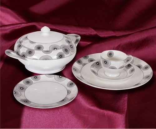 डिज़ाइनर बोन चाइना डिनरवेयर