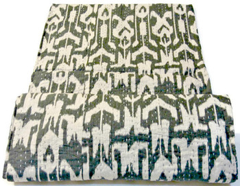 100% कॉटन क्वीन इकत कांथा क्विल्ट ग्रे