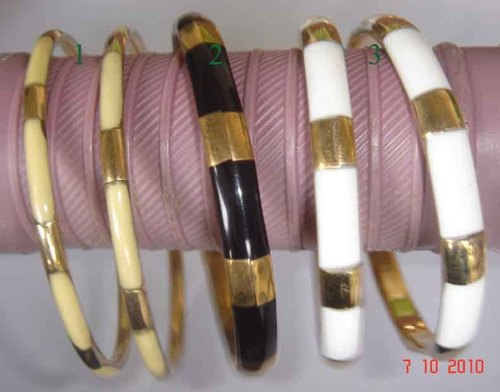 हस्तनिर्मित पीतल की चूड़ियाँ