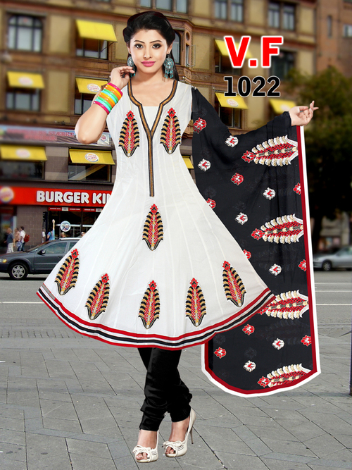 ब्लैक एंड व्हाइट रेडीमेड सलवार सूट