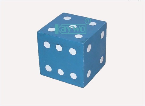 बड़े, लकड़ी के पासे