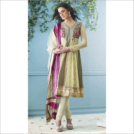 प्रशंसनीय आइवरी अनारकली सूट