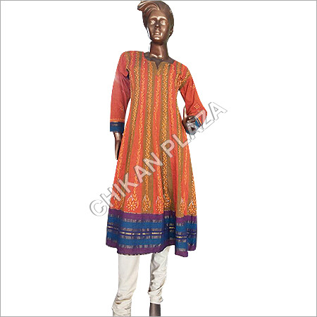 डिजाइनर कढ़ाई किए गए कुर्तियाँ
