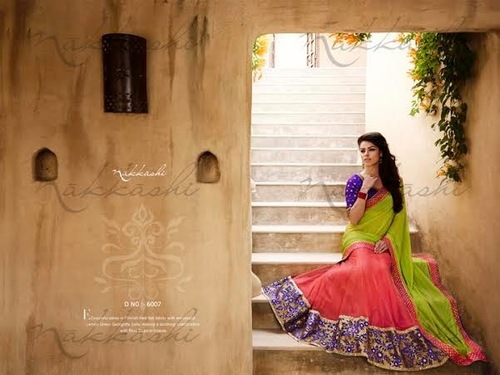 नक्काशी डिज़ाइनर फ़ैशनेबल साड़ी