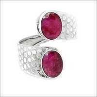 रूबी की अंगूठियाँ स्टर्लिंग चांदी में