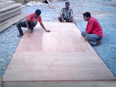 प्लाईवुड भारी पैलेट तैयार करना