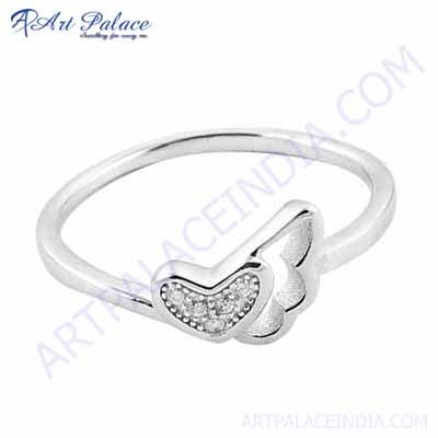 आकर्षक क्यूबिक जिरकोनिया सिल्वर राउंड रिंग