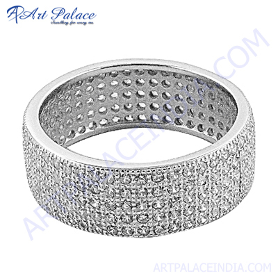 आकर्षक क्यूबिक जिरकोनिया सिल्वर राउंड रिंग