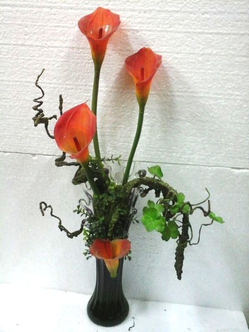 कला लिली फूलों की सजावट