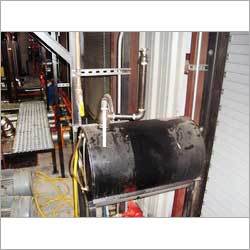 गिलास भरने का तेल टैंक