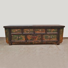 दराज के साथ व्यथित चित्रित कैबिनेट