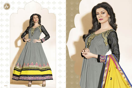 भारी कढ़ाई वाला अनारकली सूट