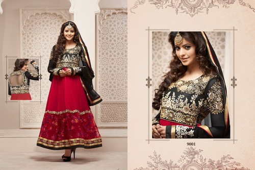 पार्टी पहनने के लिए डिज़ाइन किया गया अनारकली सलवार कुर्ता