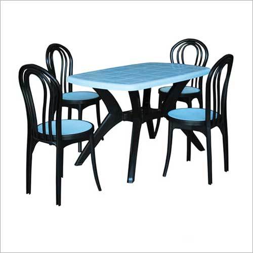 प्लास्टिक डाइनिंग टेबल