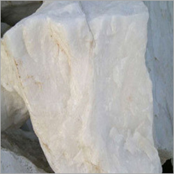 दूधिया क्वार्ट्ज के टुकड़े