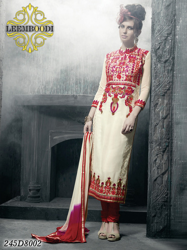 पारंपरिक Ladies Salwar Suit