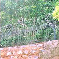 खुले मैदान के साथ PTCC बाड़