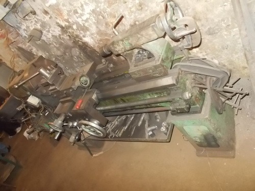 लेथ मशीन