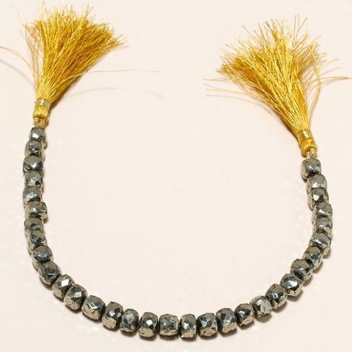 कुशन नेचुरल पाइराइट फेसेटेड बॉक्स बीड्स