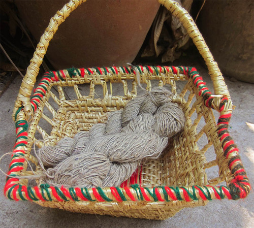 ब्राउन नेटल हैंडस्पून यार्न