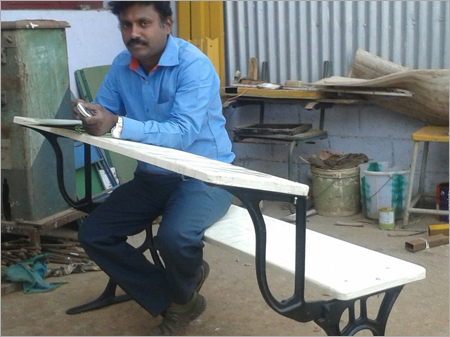 कास्टिंग स्कूल डेस्क