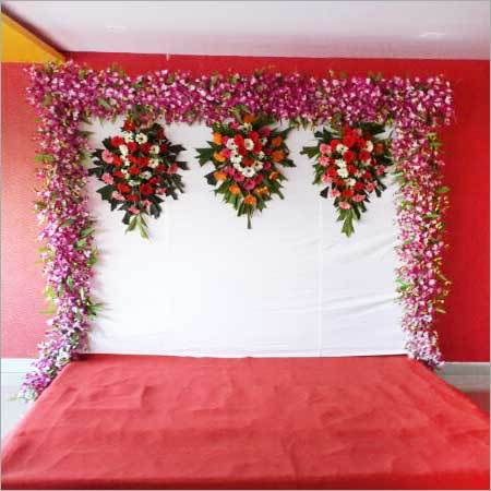 शादी के समारोह के लिए स्टेज की सुविधाएँ किराए पर उपलब्ध हैं