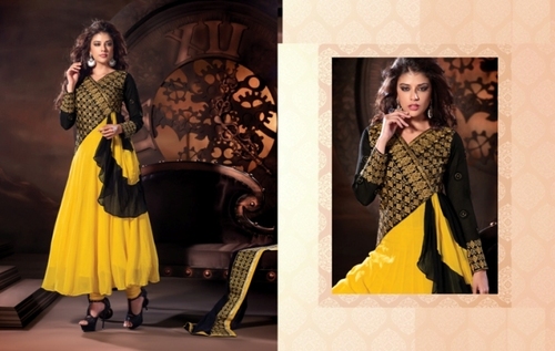 फैंसी लेडीज सूट