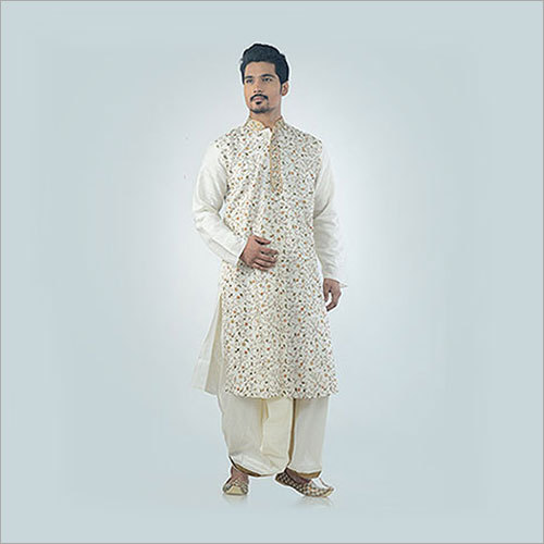 कशीदाकारी कुर्ता