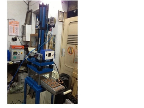 काटने और कम करने के साथ हाइड्रो न्यूमेटिक प्रेस ब्लिस्टर सीलिंग मशीन