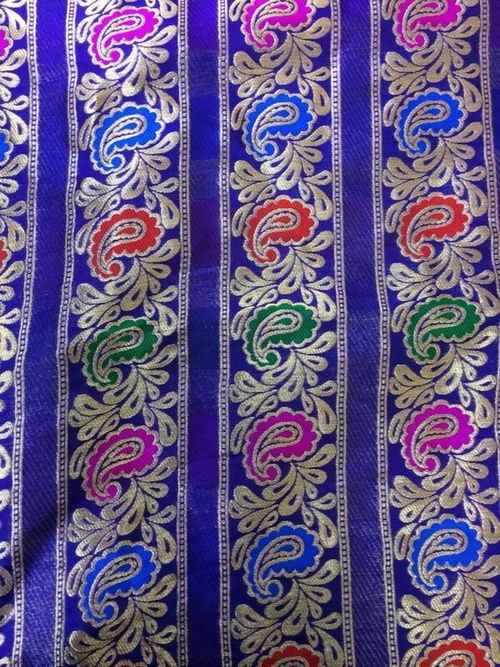 विशिष्ट डिजाइनर लेस