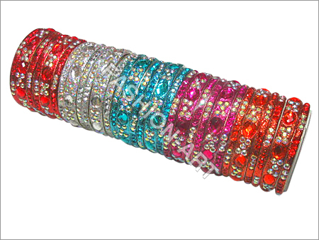 स्टोन स्टडेड बैंगल सेट