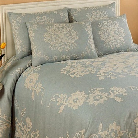 बिस्तर की चादरें और तकिए