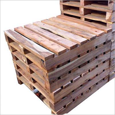 Industrial Wooden Pallets के लिए उपयोग किया जाने वाला एक मजबूत और टिकाऊ विकल्प है जो वस्तुओं को सुरक्षित और स्थिर रखने के लिए डिज़ाइन किया गया है। इन पैलेट का उपयोग भारी सामान के परिवहन और भंडारण में किया जाता है।