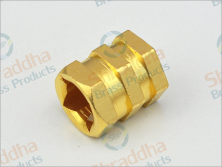 पीतल मेवे डालता है