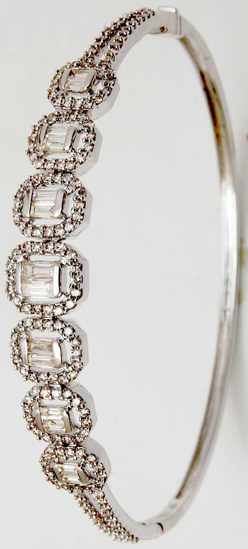 Designer 18k White Gold Half Bangle Gender: Women