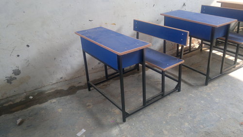 क्लासरूम डेस्क