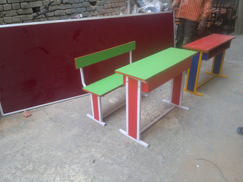क्लासरूम डेस्क