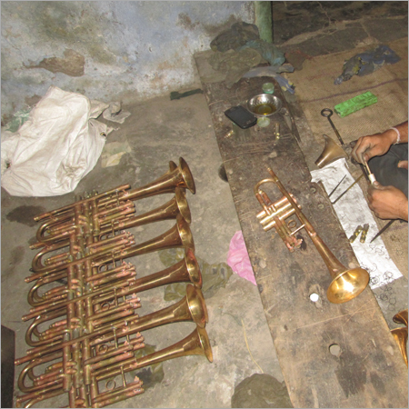 पीतल का संगीत वाद्य ट्रम्पेट