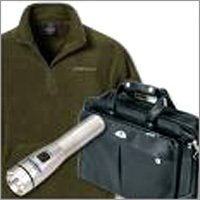 जैकेट्स, टॉर्च, चमड़े का बैग