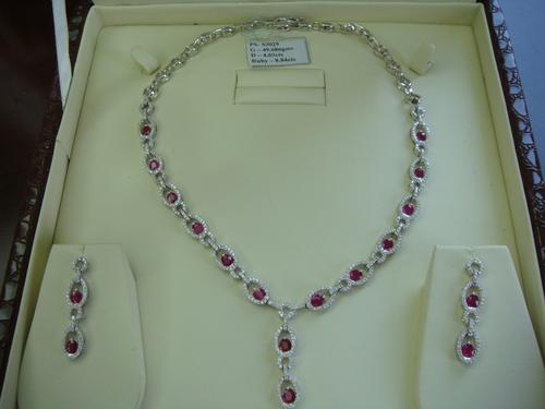 रूबी ओवल कट हार