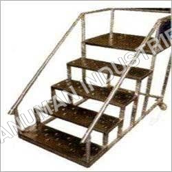 स्टेनलेस स्टील की सीढ़ी