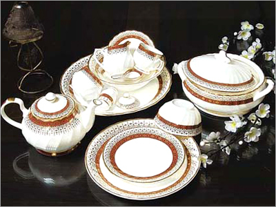 डिजाइनर क्रॉकरी सेट