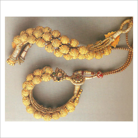 स्टाइलिश गोल्ड नेकलेस