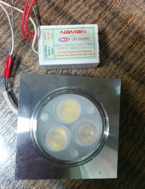 3X1 W LED FITTING SQUARE