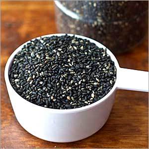 छोटे काले तिल के बीज