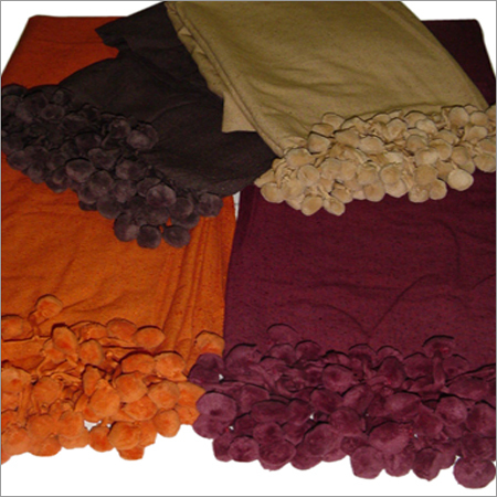 पोम्पोम फेंकता है