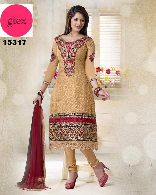 चिकन और गले का पैच वर्क सूट उत्कृष्ट