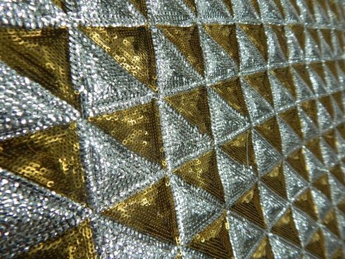 कढ़ाई की हुई चेनिल कार्य